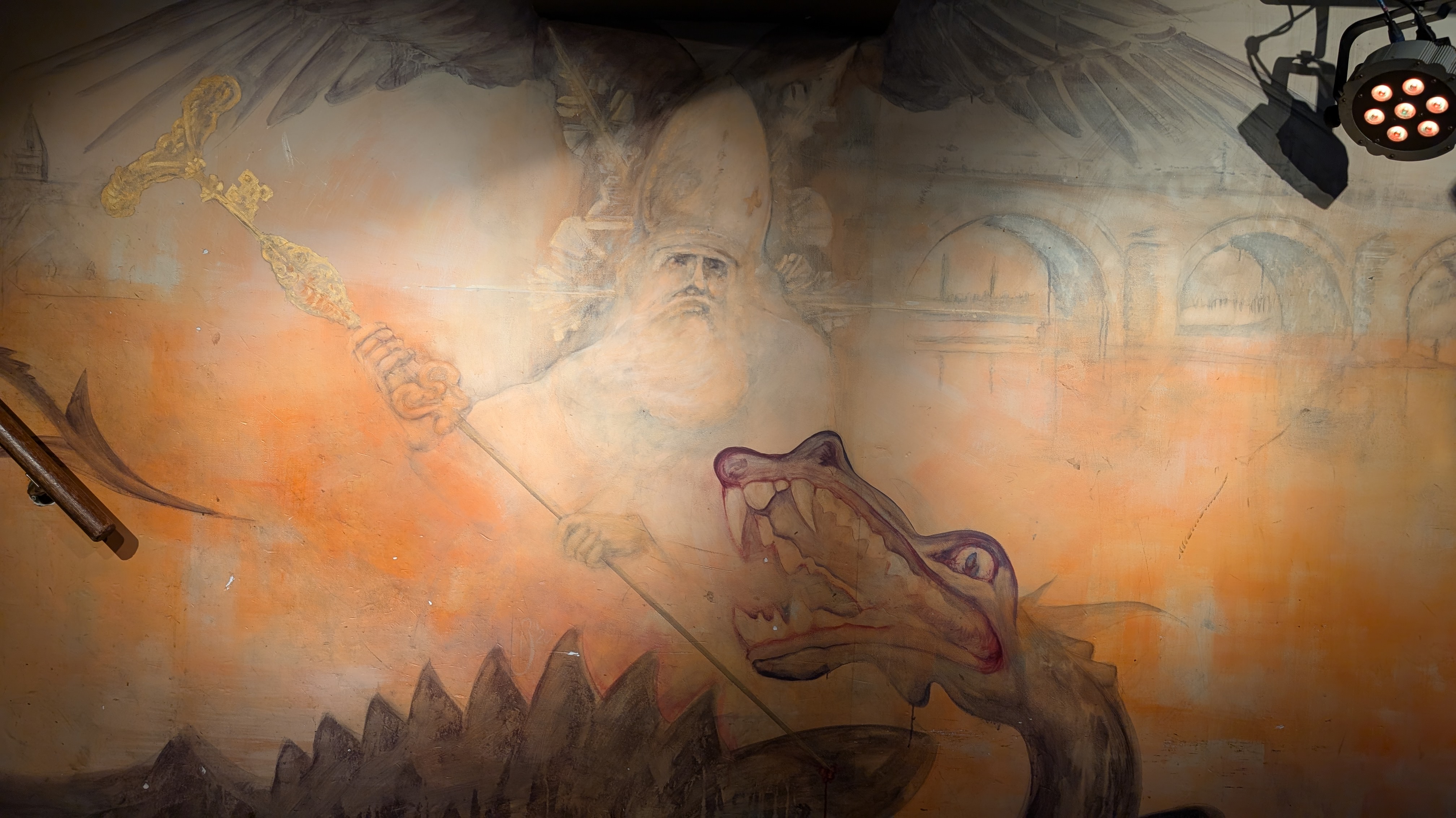 Sint-Servaas met mijter en witte baard, uit de muurschildering.